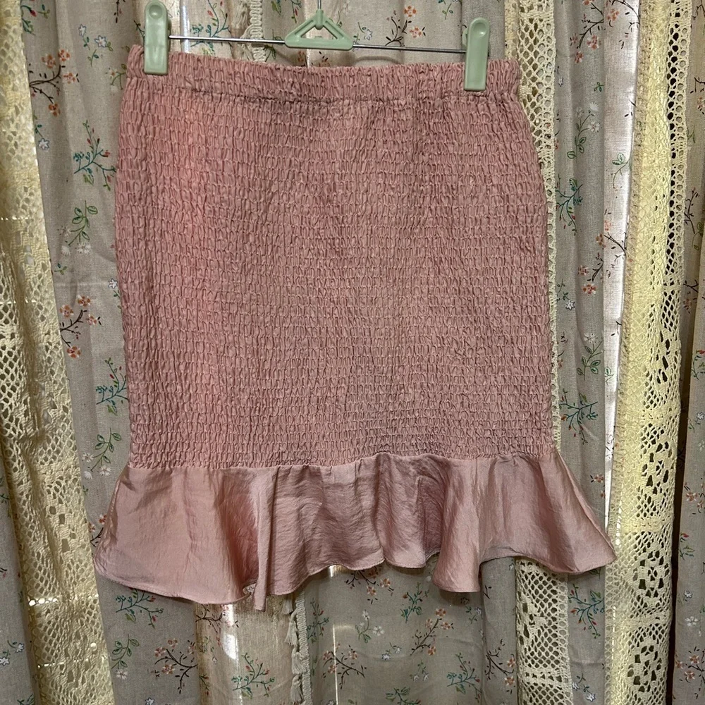 She+sky Fit & Flare Pink Smocked Skirt Size Medium NWT‎